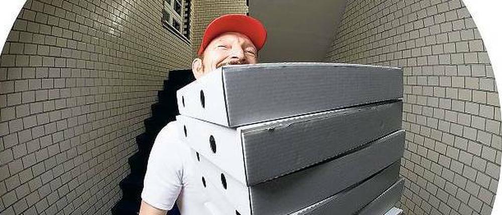 Ausgeliefert. Paul John bringt Essen zu Menschen, die es nicht selbst holen wollen.