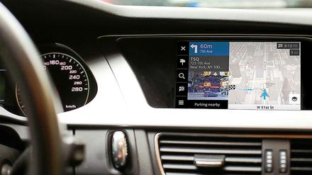 Seinem Navi sollte man nicht immer vertrauen - wie ein Unfall auf der A 100 in Berlin beweist.
