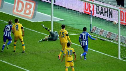 Das letzte Duell. Im April siegte Hertha BSC in der Zweiten Liga 3:0 gegen die Eintracht. Hier erzielt Ronny das 1:0.