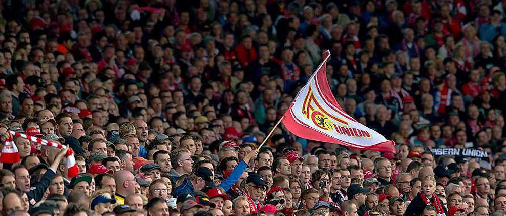 In seinem Buch „Immer weiter – ganz nach vorn. Die Geschichte des 1. FC Union Berlin“ ergründet Autor Matthias Koch den Mythos Union.