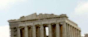 Griechenlands Gläubiger frieren Hilfszahlungen in Höhe von einer Milliarde Euro zurück. Die Begründung: zugesagte Reformen seien noch nicht verwirklicht worden.