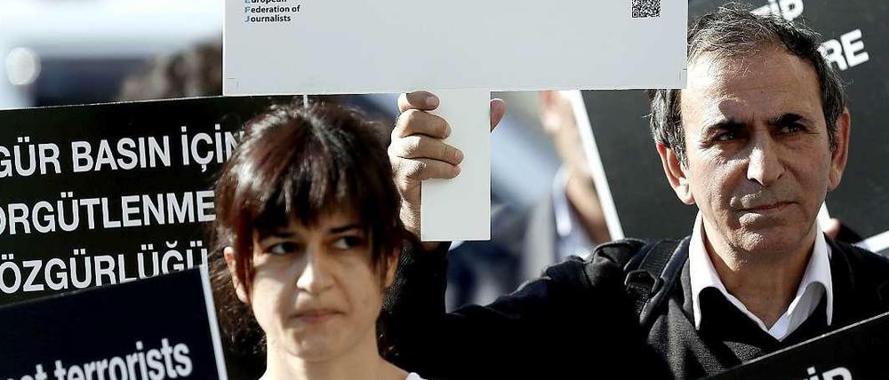 Türkische Journalisten protestieren Anfang November gegen Ministerpräsident Erdogan.