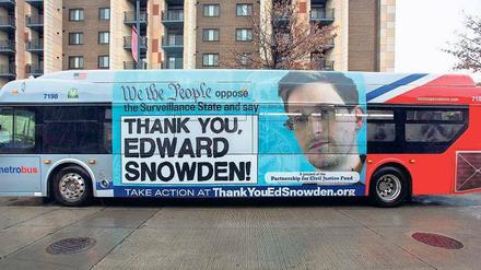 Volksheld. Selbst auf einem öffentlichen Bus in Washington prangt das Konterfei des Enthüllers Snowden – seine Unterstützer finanzierten die Anzeige.