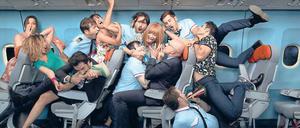 Bleiben Sie bitte angeschnallt. Pedro Almodóvars „Fliegende Liebende“ ist für den neuen Komödienpreis nominiert.