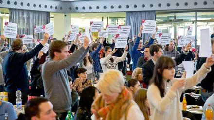 In Nürnberg hat es beim Bundeskongress der Jusos ein klares Nein zum Koalitionsvertrag zwischen Union und SPD gegeben.
