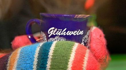 Zur Winterzeit dürfen für viele Menschen die Weihnachtsmärkte nicht fehlen - und natürlich ist auch Glühwein sehr beliebt.