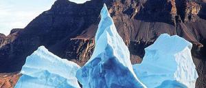 Bizarre Formation. Schmelzender Eisberg vor der Küste Grönlands. 