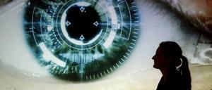 Je mehr die Datenflut im Netz anschwillt, desto wichtiger wird auch die Rolle der Geheimdienste bei der Auswertung von Informationen.