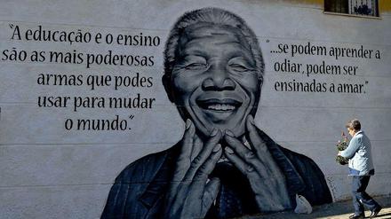 Nelson Mandela war mehr als ein Politiker. Der Freiheitskämpfer war Gründer und Sinnstifter einer ganzen Nation.