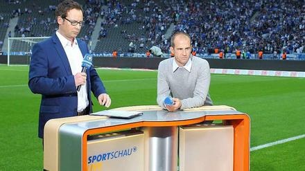 Sogar Waldemar Hartmann hätte sich fremdgeschämt: Die ARD-Moderatoren Matthias Opdenhövel (l.) und Mehmet Scholl.