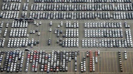 Deutsche Exportschlager. Autos im Hafen von Bremerhaven, die ins Ausland verschifft werden.