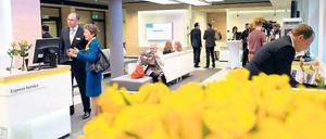 Lounge mit Kaffeeautomat. Die Commerzbank will „Gastgeber“ ihrer Kunden sein – wie in der Testfiliale in Charlottenburg. 