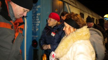 Kurswagen nach Sibirien. Bis Mittwoch sind Reisende und Schaffnerin unterwegs.