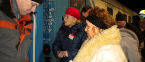 Kurswagen nach Sibirien. Bis Mittwoch sind Reisende und Schaffnerin unterwegs.