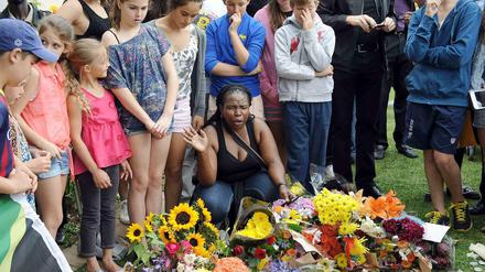 Junge Südafrikaner vor dem Haus Mandelas in Johannesburg.