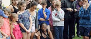 Junge Südafrikaner vor dem Haus Mandelas in Johannesburg.