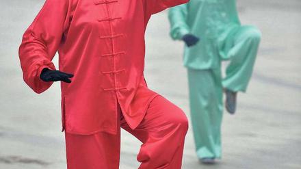 Tai Chi mit Atemschutz. Auch die Provinz Anhui ist vom Alarm betroffen.