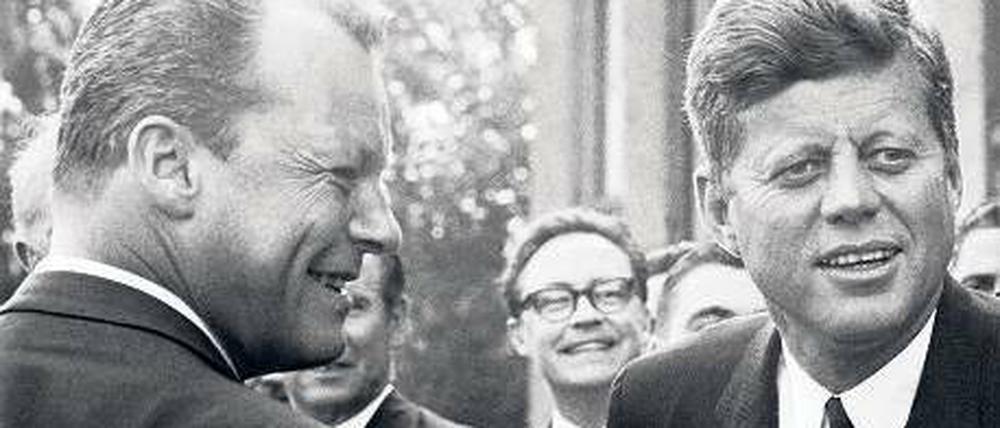 Zwei Visionäre: Willy Brandt mit US-Präsident John F. Kennedy bei dessen Besuch in Berlin 1963.