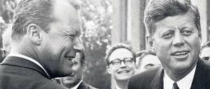 Zwei Visionäre: Willy Brandt mit US-Präsident John F. Kennedy bei dessen Besuch in Berlin 1963.