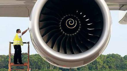 Starre Hülle. Das Design von Triebwerken ist ein Kompromiss, der viel Leistung bei geringem Verbrauch und Lärm bringen soll. Mit neuen Materialien ließe sich die Form der Hülle gezielt verändern, damit die Flieger in Bodennähe leiser und in großer Höhe schneller sind.