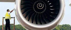 Starre Hülle. Das Design von Triebwerken ist ein Kompromiss, der viel Leistung bei geringem Verbrauch und Lärm bringen soll. Mit neuen Materialien ließe sich die Form der Hülle gezielt verändern, damit die Flieger in Bodennähe leiser und in großer Höhe schneller sind.