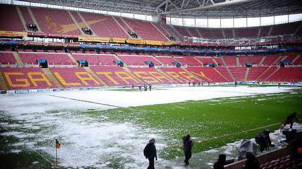 Schnee in Istanbul macht den Kreuzberger Fußballkneipen einen Strich durch die Rechnung.