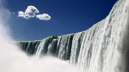 Einer Naturgewalt wie den Niagara-Fällen stellt man sich besser nicht in den Weg. Den Datenstrom des Internets kann man hingegen durchaus steuern.