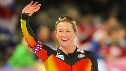 Hände hoch. Es gab ja auch was zu feiern. Besonders für Claudia Pechstein, die über 3000 Meter in Berlin Zweite wurde. 
