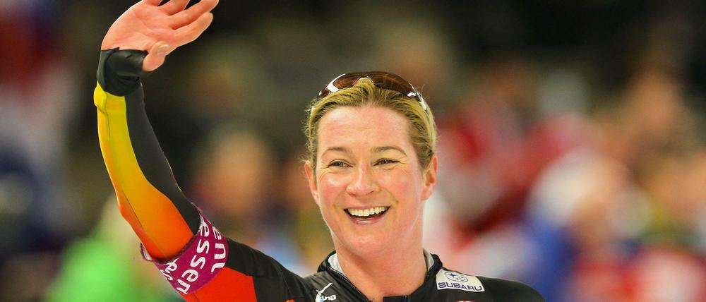 Hände hoch. Es gab ja auch was zu feiern. Besonders für Claudia Pechstein, die über 3000 Meter in Berlin Zweite wurde. 