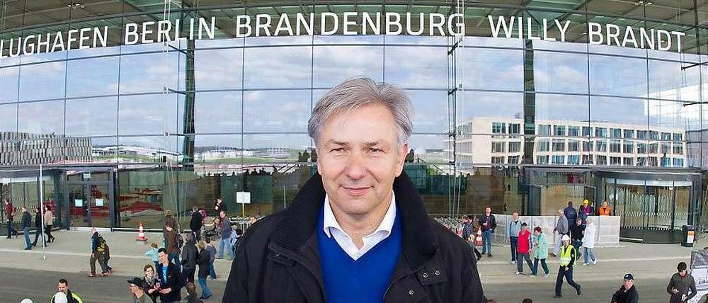 Der Mann weiß vielleicht nicht alles, aber den Weg zur BER-Aufsichtsratsitzung sollte er finden.