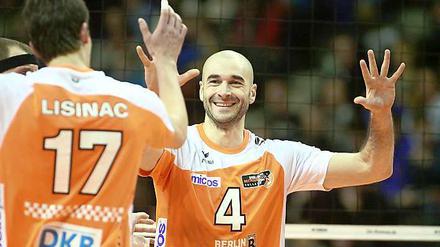 Freude in Berlin. Die Volleys feierten gegen Izmir am Dienstagabend ihren vierten Sieg im fünften Champions-League-Spiel.