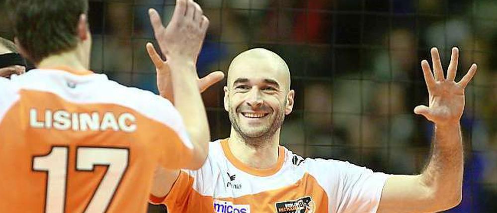Freude in Berlin. Die Volleys feierten gegen Izmir am Dienstagabend ihren vierten Sieg im fünften Champions-League-Spiel.