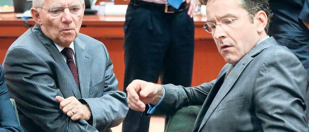 Lange Nacht in Brüssel. Der amtierende Bundesfinanzminister Schäuble (links) und Euro-Gruppen-Chef Jeroen Dijsselbloem. Foto: dpa
