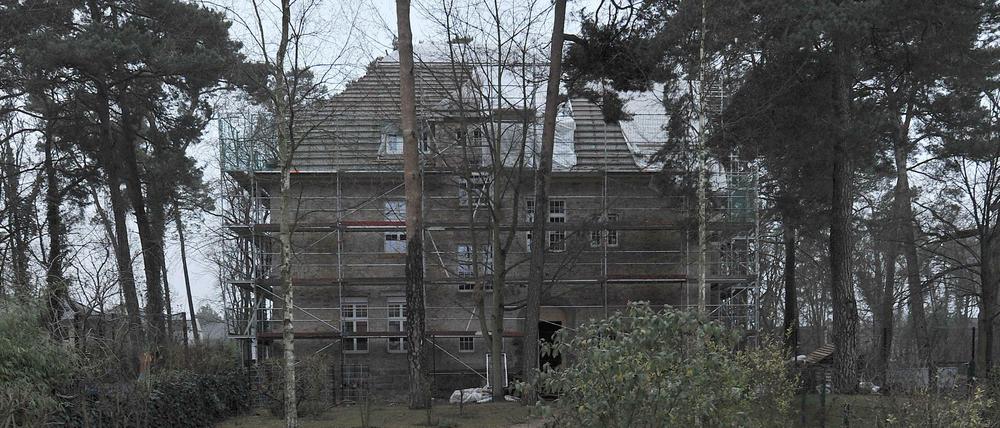 Seit Monaten stocken die Bauarbeiten an Bushidos Villa in Kleinmachnow. Jetzt hat es dort gebrannt.