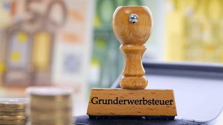 Wer sich beeilt, kann Geld sparen. Ab dem 1. Januar wird die Grunderwerbsteuer in Berlin von fünf auf sechs Prozent angehoben.
