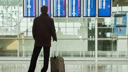 Flug nach Plan. Pauschalbucher sollten die eigenmächtige Änderung der Flugzeiten seitens des Veranstalters nicht hinnehmen.