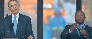 Sicherheitsrisiko. Der falsche Gebärdendolmetscher neben Obama.