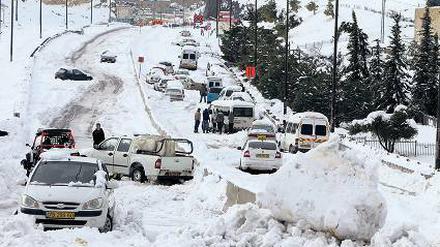 Schneechaos in Jerusalem. Auf vielen Straßen gibt es kein Durchkommen. Foto: AFP