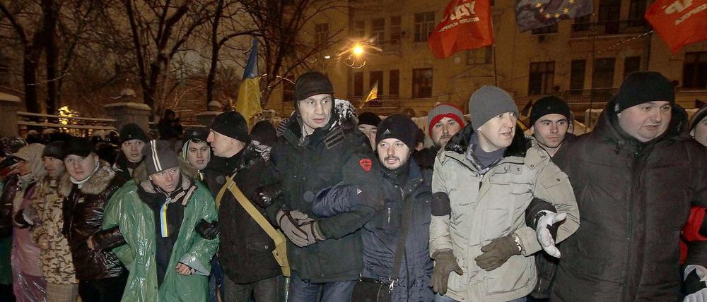 Gemeinsam für Europa. Vitali Klitschko (Bildmitte) und seine Oppositionskollegen sehen keinen Spielraum mehr für eine Einigung mit der Regierung.