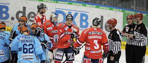 Torarm. Nach Dritteln stand es zwischen den Eisbären und Iserlohn 1:1.