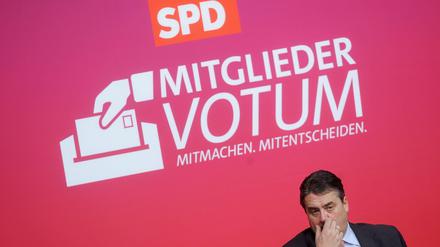 Der SPD-Parteivorsitzende Sigmar Gabriel wirbt für den schwarz-roten Koalitionsvertrag.