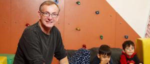 Bernd Siggelkow ist Pastor und gründete 1995 die Arche in Hellersdorf. Heute betreut das Hilfswerk deutschlandweit benachteiligte Kinder und Jugendliche. 