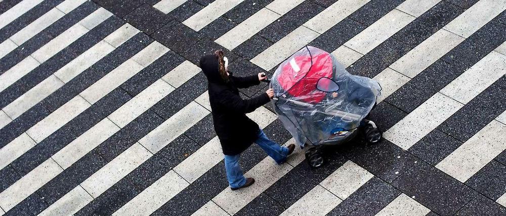 Im Regen stehen lassen. Wieder mal macht die Deutsche Bahn in Sachen Kulanz keine gute Figur.