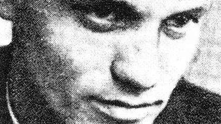 Franz Bobzien, 1906 in Hamburg geboren, Lehrer, in den letzten drei Jahren seines Lebens politischer Häftling im Konzentrationslager Sachsenhausen, wo er polnischen Jugendlichen half, die deutsche Sprache zu erlernen und den Lageralltag zu überstehen.