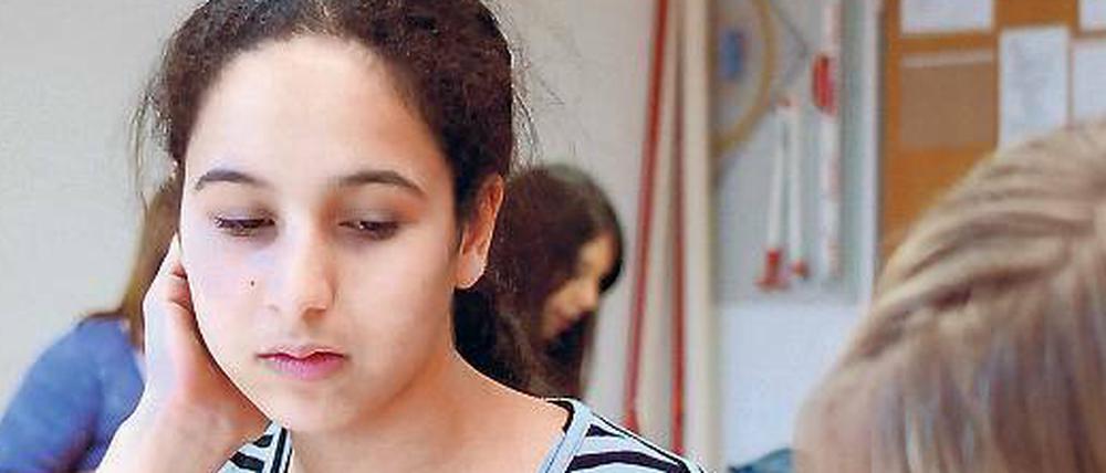 Fallen da die Äuglein zu? Wenn die Schule später beginnt, dauert sie natürlich länger – und das könnte auf Kosten der Freizeitgestaltung am Nachmittag gehen. 