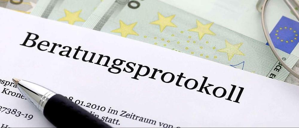 Beratungsprotokolle bringen nichts, kritisieren die Verbraucherschützer. Sie fordern ein Ende der provisionsgestützten Beratung.
