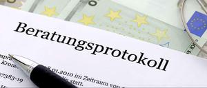 Beratungsprotokolle bringen nichts, kritisieren die Verbraucherschützer. Sie fordern ein Ende der provisionsgestützten Beratung.