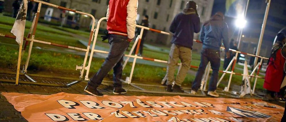 Demonstranten vor dem Alten Stadthaus in Berlin.