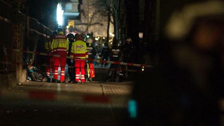 Nächtlicher Einsatz von Polizei und Sanitätern an der Ohlauer Straße in Kreuzberg