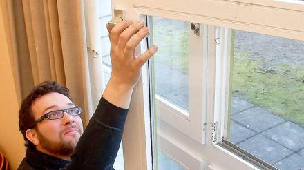 Dienst am Wochenende. Die Fenster werden alle kontrolliert.